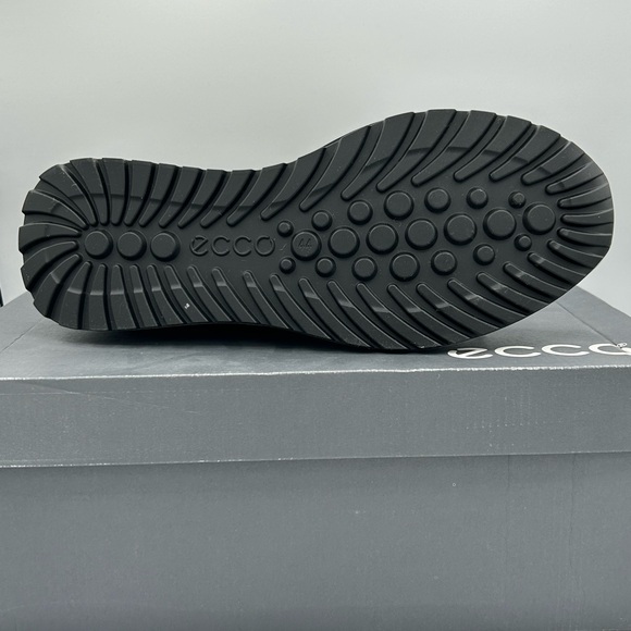ECCO Men's Sneakers - Black - Picture 6 of 10